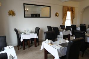 The Sandpiper Guest House - Dining and Breakfast