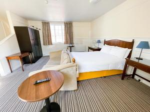 The Star and Garter Hotel - Room Amenities and Features