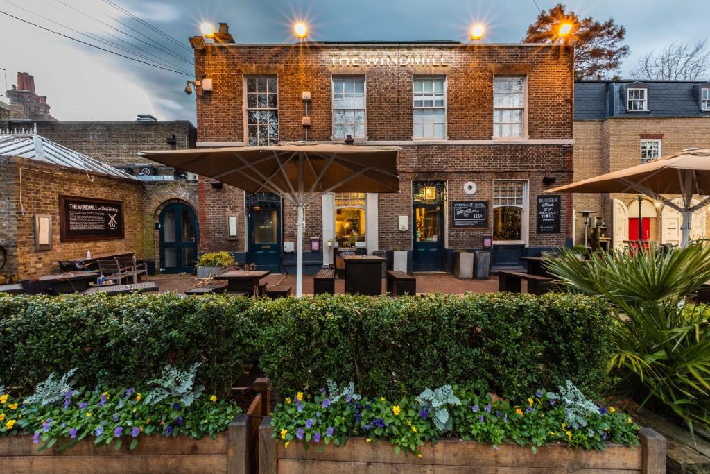The Windmill On The Common - Guest Reviews and Ratings
