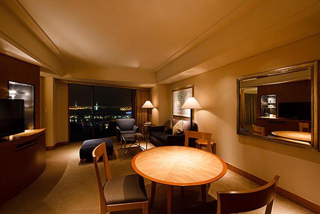 The Yokohama Bay Hotel Tokyu Review