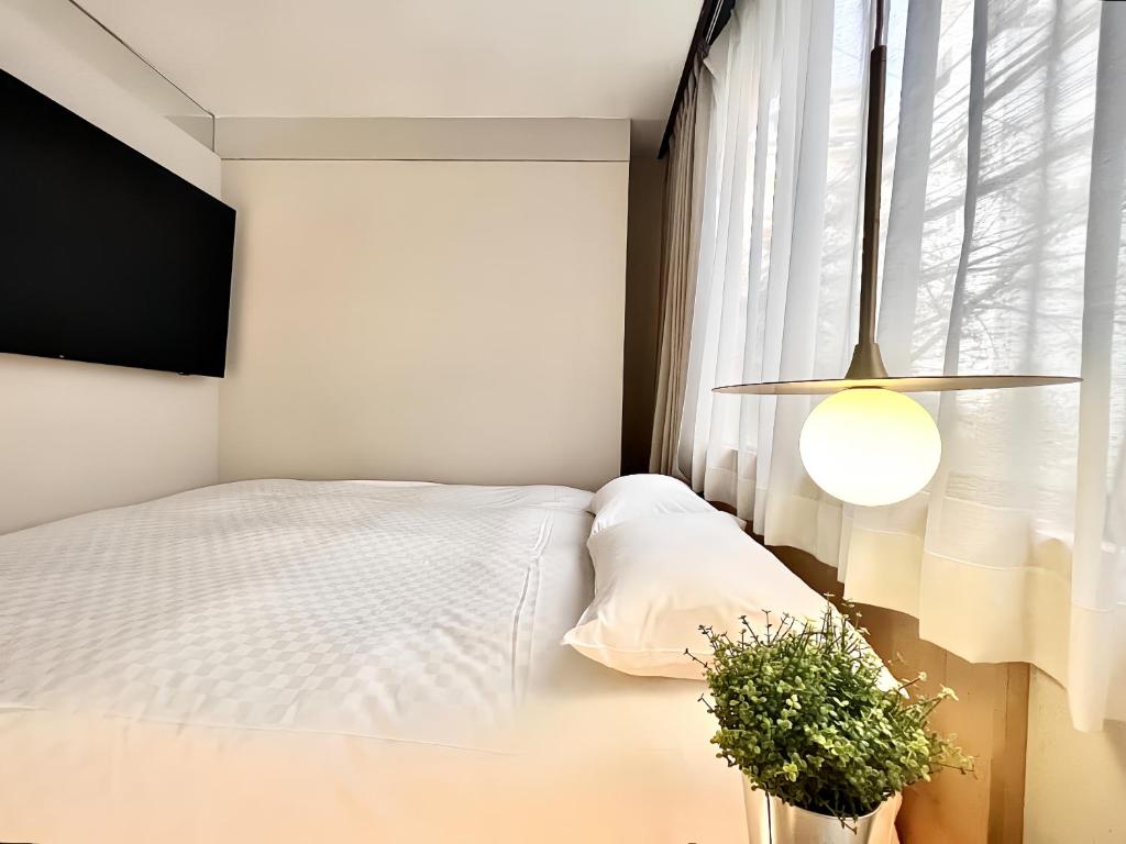 Tokyo Shinjuku Super Central Design Room Yeoa Shinjuku Park 3 Minutes by Bus 1 Minute by Foot Super Spacious Free Wifi Tree Shade and Breeze Review