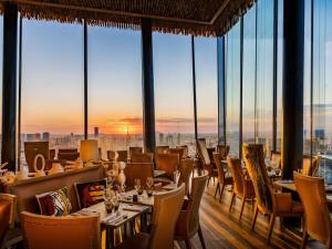 Too Hotel Paris - MGallery - Location and Accessibility