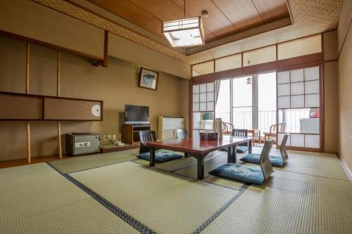Tsuruga Tunnel Onsen Kitaguni Grand Hotel - Accommodation Options