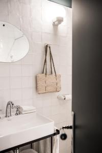 Volver House - Dining Options and Guest Feedback