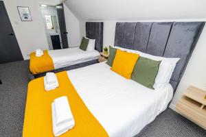 Woodford Hotel - Guest Reviews and Ratings
