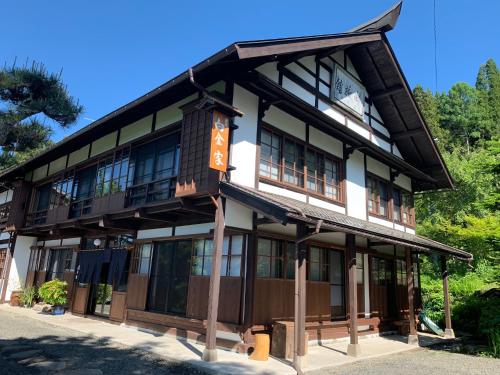 Yadoya-Shiroganeya Is a Guesthouse That Accommodates 1 Group of up to 2 People, and It Offers a Full-Room Rental. It Provides a Traditional Culture Experience With a Focus on the Construction of Traditional Buildings - Historical Significance of the Building