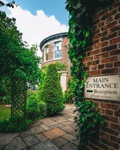 York Pavilion Hotel, Sure Hotel Collection by Best Western - Dining Options
