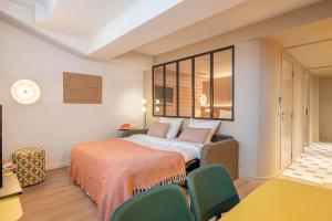 Yuna Montmartre - ApartHotel - Location and Neighborhood