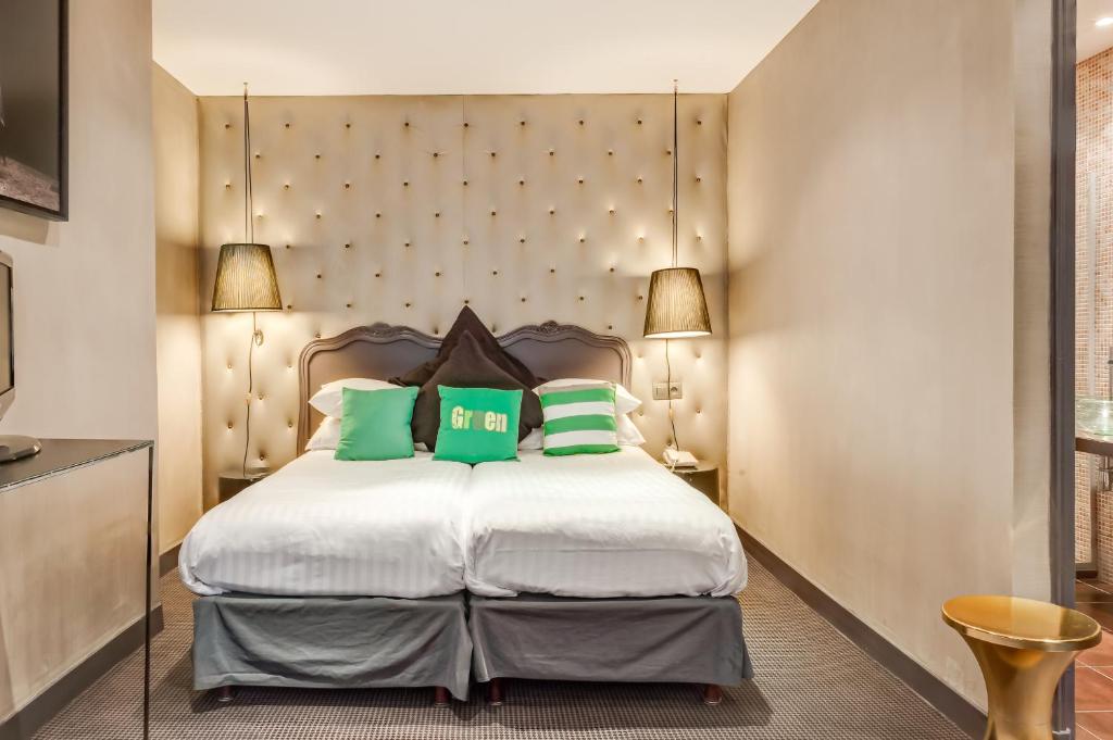 ZE Hotel - Guest Experiences and Ratings