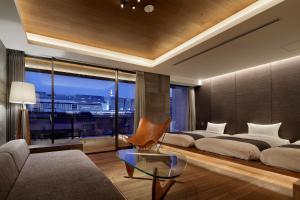 15 PIECES - Check-in and Check-out