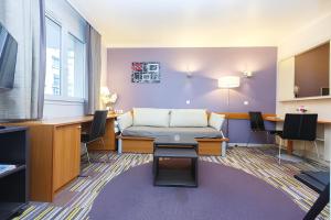 2-Room Apartment With Terrace in Paris La Défense - in Aparthotel - Special Offers and Discounts