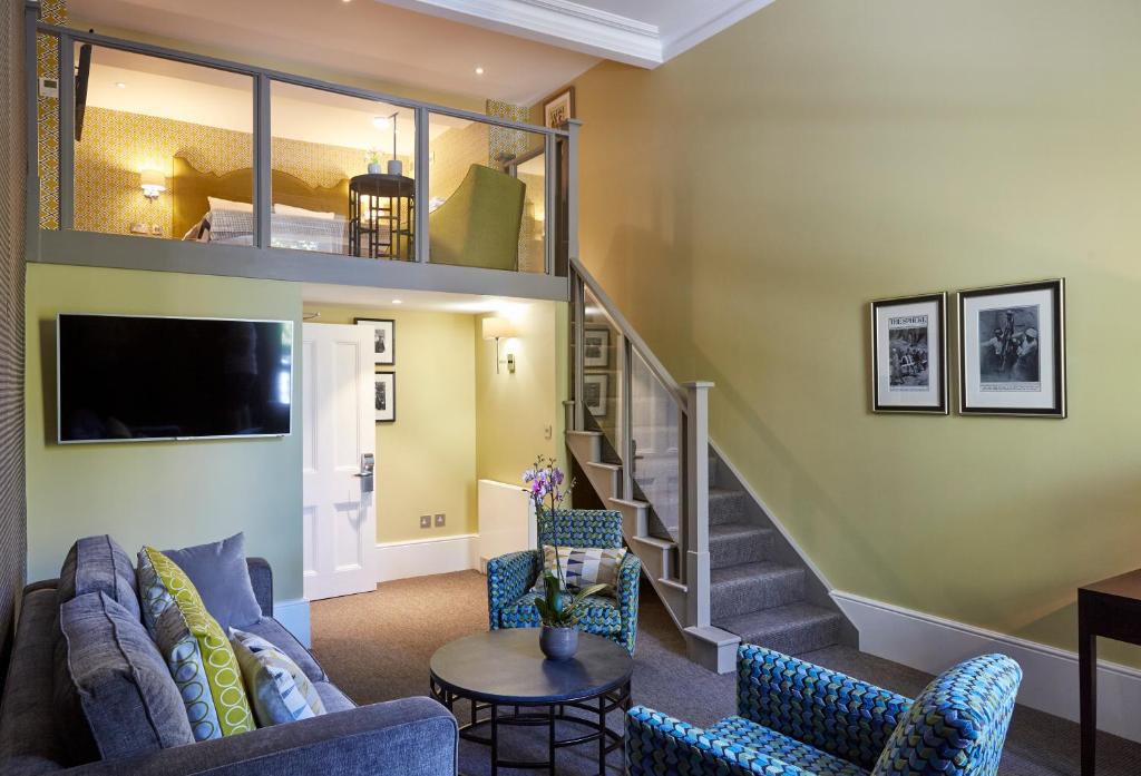 54 Queens Gate Hotel - Nearby Attractions