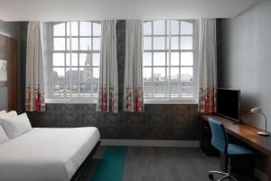 Aloft Liverpool - Room Amenities Detailed