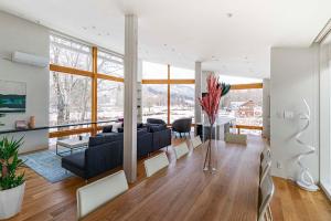 Alpinarc Chalet by Hakuba White Fox Company - Dining and Entertainment