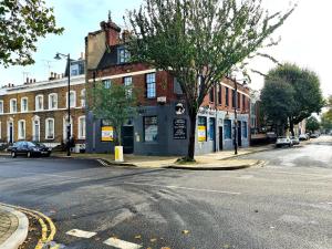Angel Townhouse - Nearby Attractions