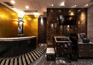 APA Hotel Hakataeki Chikushiguchi - Parking and Transportation