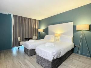 Axiom Park Hotel - Transportation Options