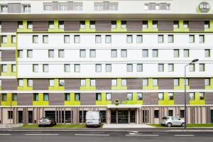 B&B HOTEL Paris Meudon Vélizy - Nearby Attractions and Transportation