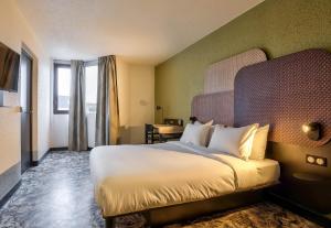 B&B HOTEL Paris Porte De Châtillon - Booking and Contact Information