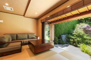 Beautiful Japanese Garden Kagetsu - Dining Options