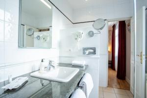 Best Western Plus Hotel D'Angleterre - Parking and Transportation