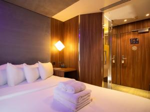 Bloc Hotel Birmingham - Parking and Transportation