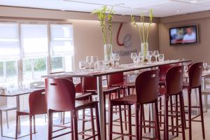 Campanile Plaisir - Hotel Overview and History