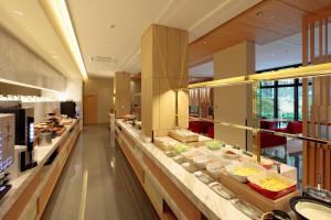 Candeo Hotels Osaka Namba - Nearby Attractions and Transportation