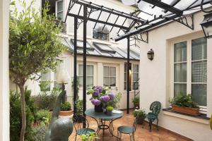 Castex Hotel - About Staying Here