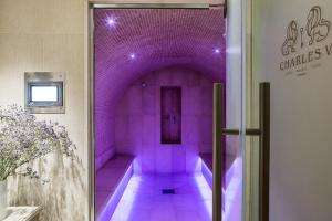 Charles V - How To Book Your Stay