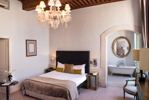 Château De Massillan - How To Book Your Stay