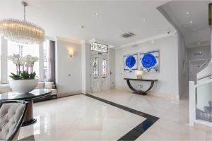 Chilworth Court - Booking Information