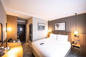 Crowne Plaza London - Gatwick Airport, an IHG Hotel - Policies and Booking Information