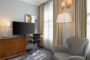 Delta Hotels by Marriott Birmingham - Check-in and Check-out
