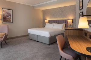 DoubleTree by Hilton Dartford Bridge - Convenient Location and Accessibility