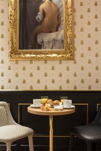 Eiffel Small Louvre - About Staying Here