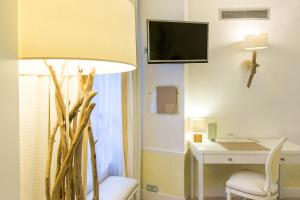 Eiffel Trocadero - About Staying Here