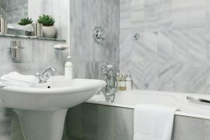 Europa House Apartments - Amenities and Services