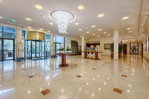 Evergreen Laurel Hotel - Guest Ratings and Reviews