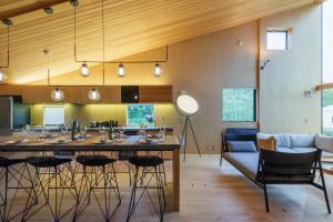 Foxwood E by H2 Life - Guest Services Overview