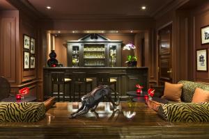 Francis I - About Staying Here