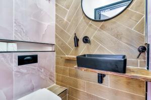 G Eighty Four - Guest Ratings and Feedback