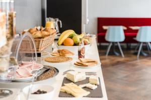 Grand Hotel Clichy Paris - About Staying Here