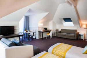 Grand Hôtel Gallia & Londres Spa NUXE - Nearby Attractions