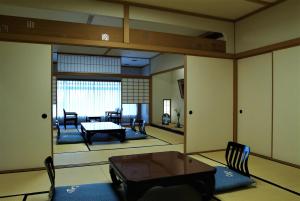 Grandia Housen - Dining Options