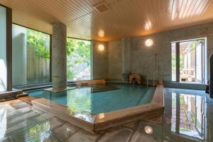 Gyokusui -Adult Only- Review - Activities and Attractions