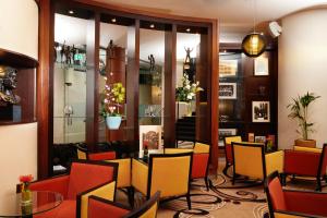 Hard Days Night Hotel - Dining Options