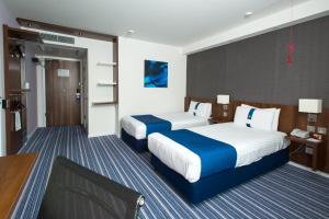 Holiday Inn Express Cambridge Duxford M11 Jct 10, an IHG Hotel - Questions About Staying Here