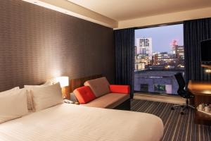Holiday Inn Express Manchester City Centre Arena, an IHG Hotel - Room Types and Features