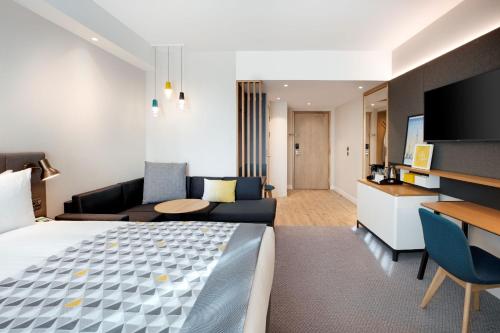 Holiday Inn London Heathrow - Bath Road, an IHG Hotel - Hotel Facilities and Services